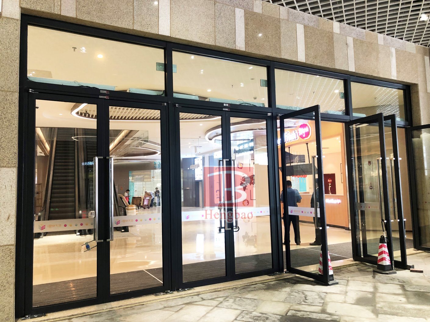 противопожарные двери со стеклом